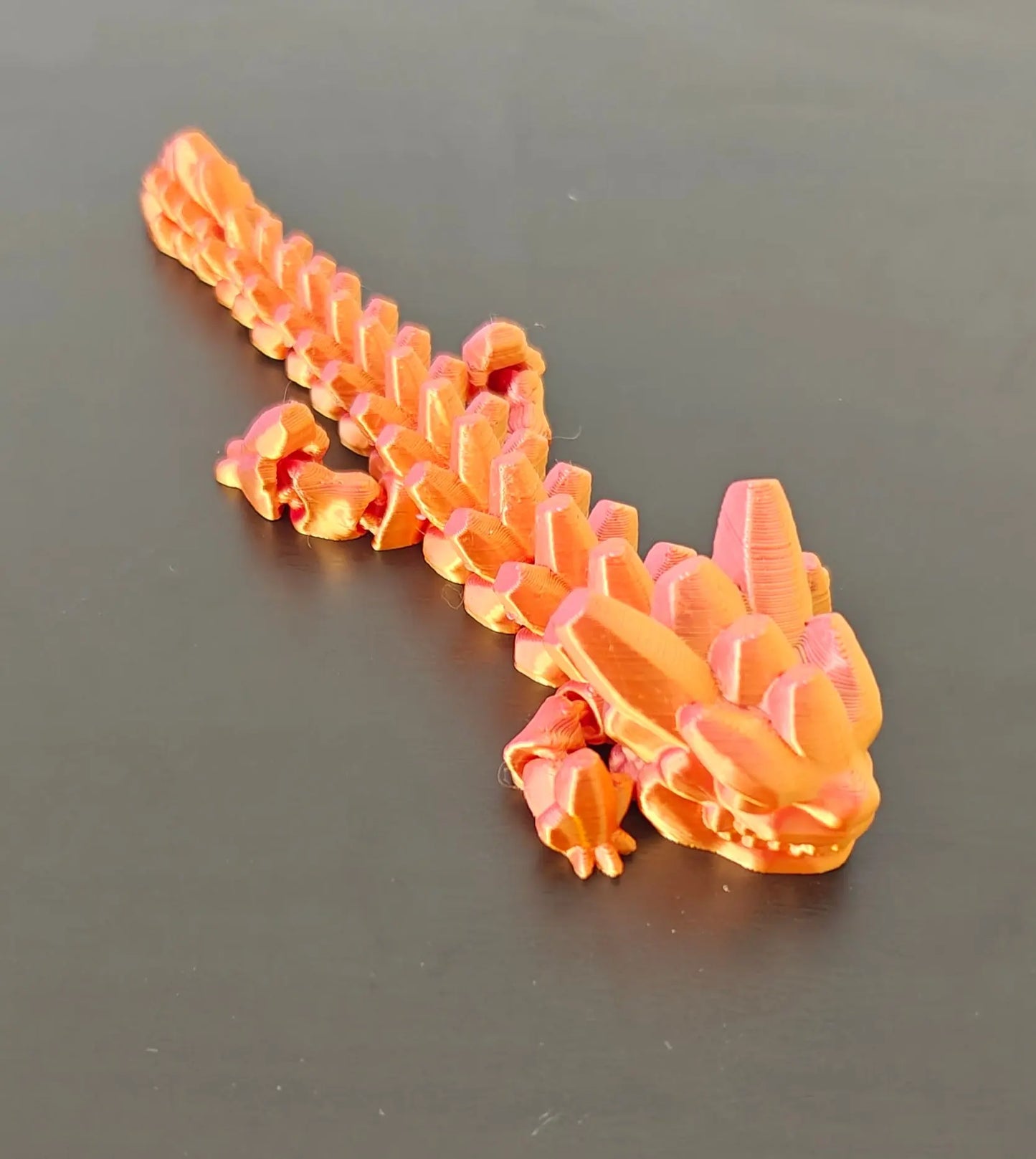 DRAGONIX - "Vesku" Fidget lohikäärme 15/19/25cm PRINT NORDICA OY