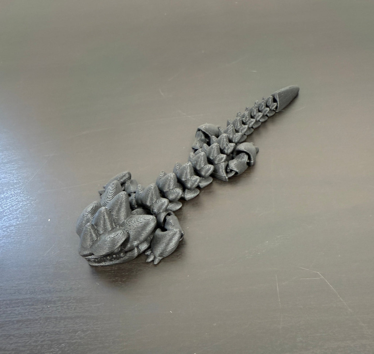 DRAGONIX - "Kalevi" Fidget lohikäärme 15/19/25cm - PRINT NORDICA