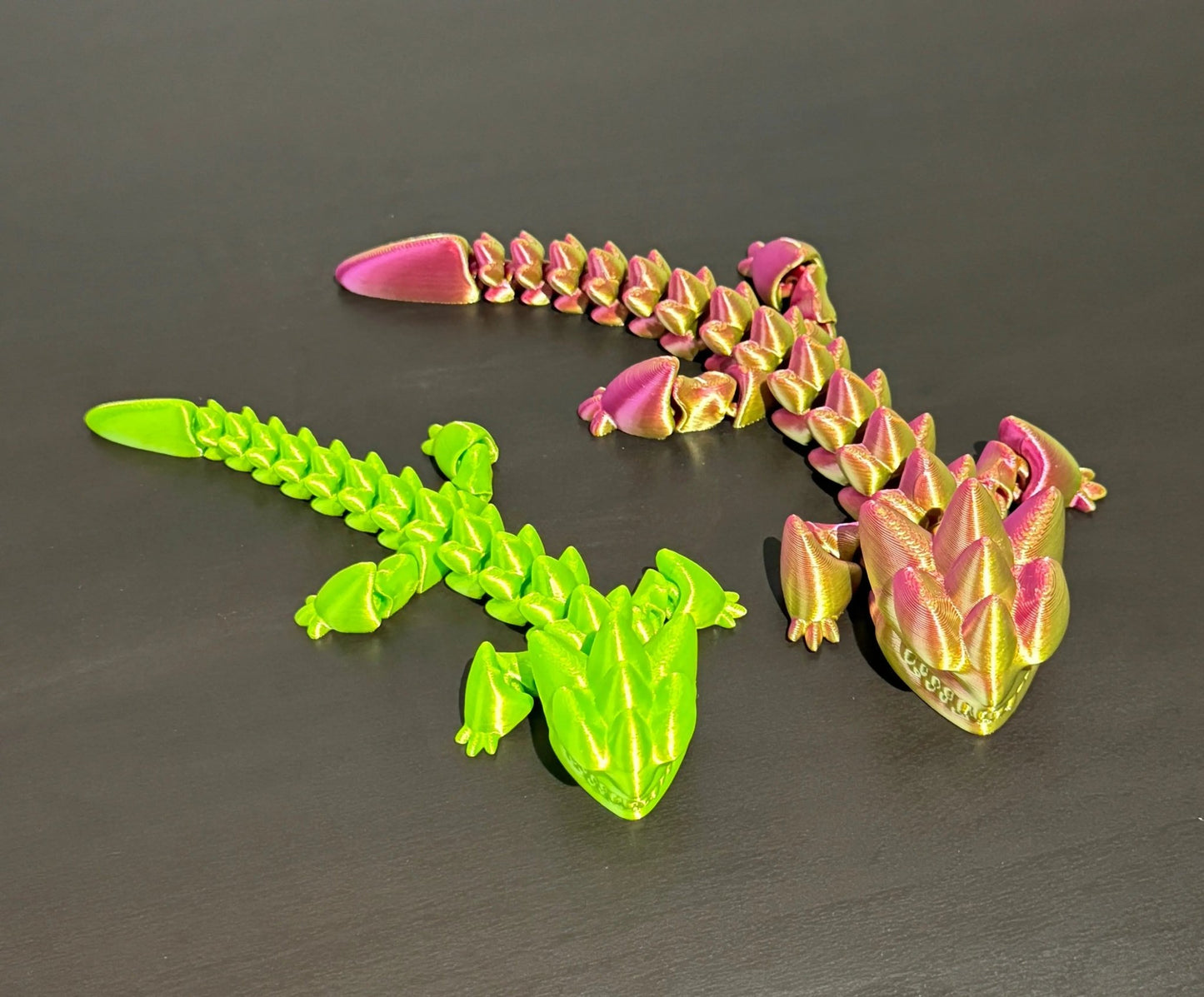 DRAGONIX - "Kalevi" Fidget lohikäärme 15/19/25cm - PRINT NORDICA