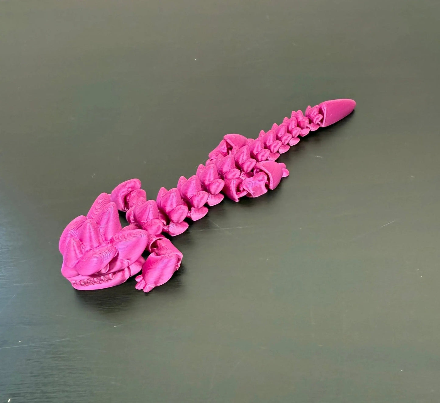DRAGONIX - "Kalevi" Fidget lohikäärme 15/19/25cm - PRINT NORDICA