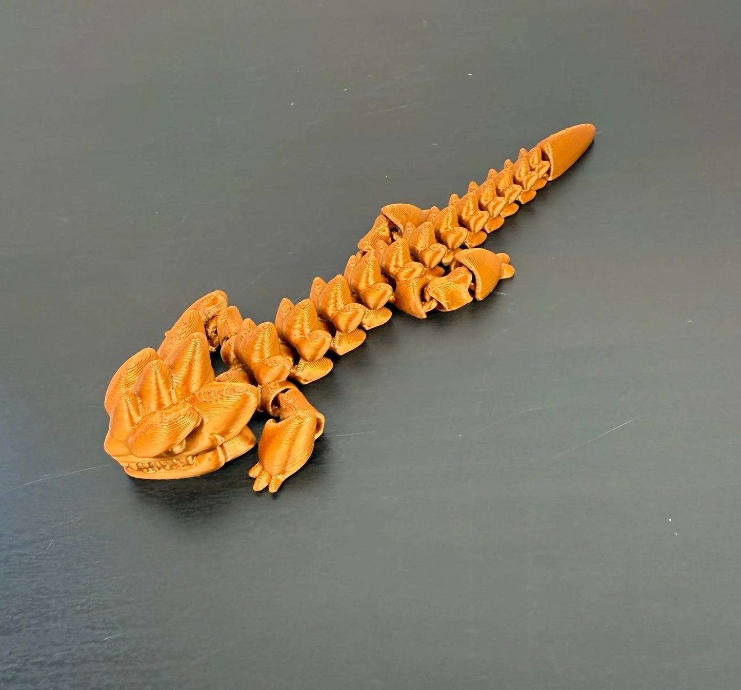 DRAGONIX - "Kalevi" Fidget lohikäärme 15/19/25cm - PRINT NORDICA