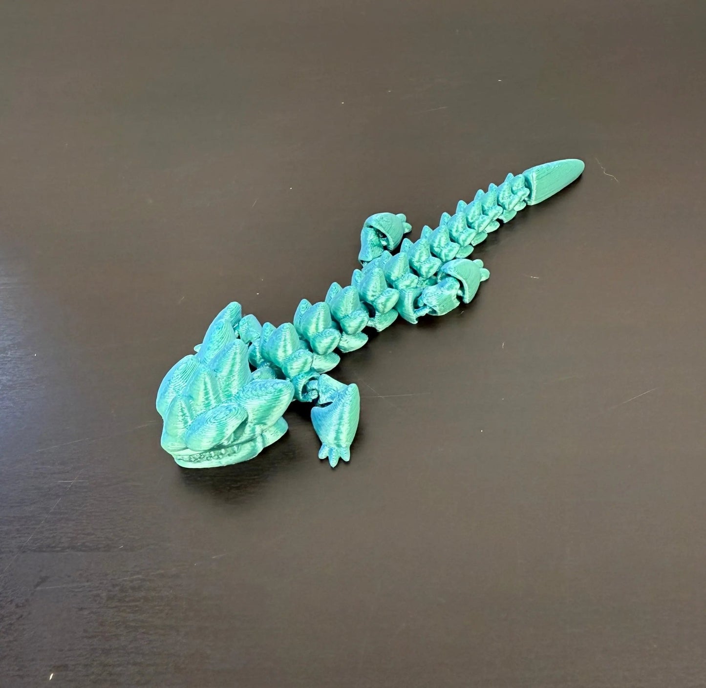 DRAGONIX - "Kalevi" Fidget lohikäärme 15/19/25cm - PRINT NORDICA