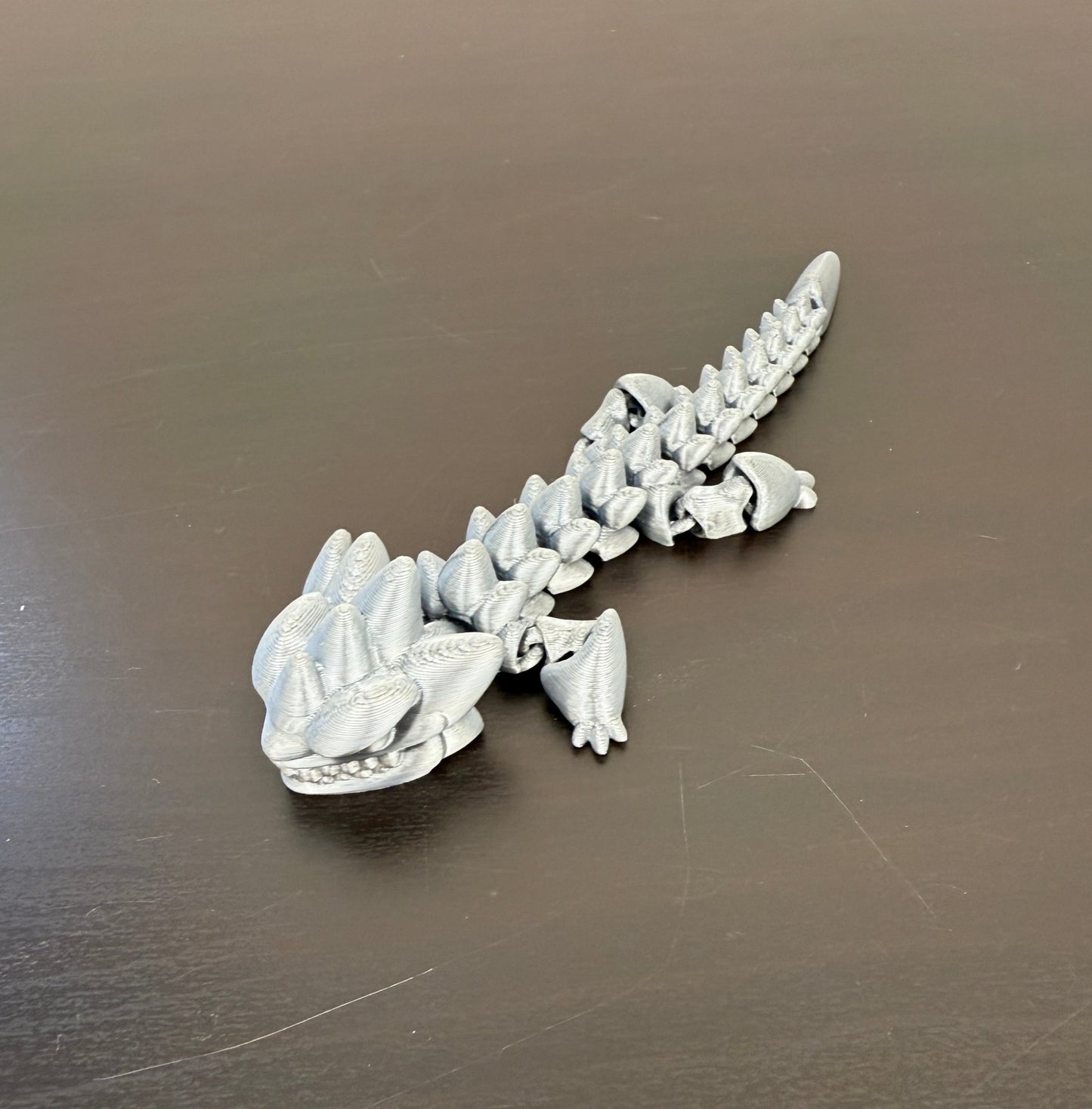 DRAGONIX - "Kalevi" Fidget lohikäärme 15/19/25cm - PRINT NORDICA