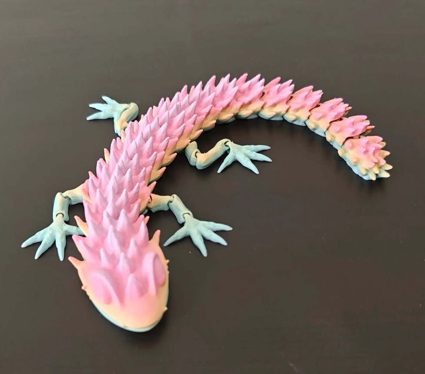 DRAGONIX - "Pasi" Fidget Gekko 26 cm - PRINT NORDICA