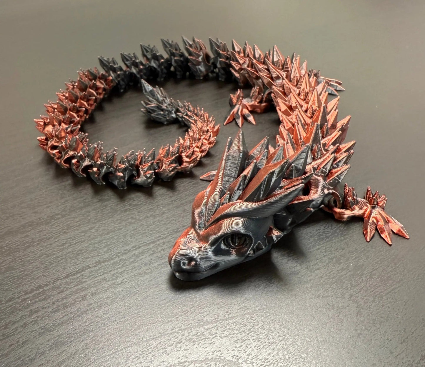 DRAGONIX - "Pentti" Fidget Lohikäärme 46 cm ja 75 cm (metallihohto) - PRINT NORDICA