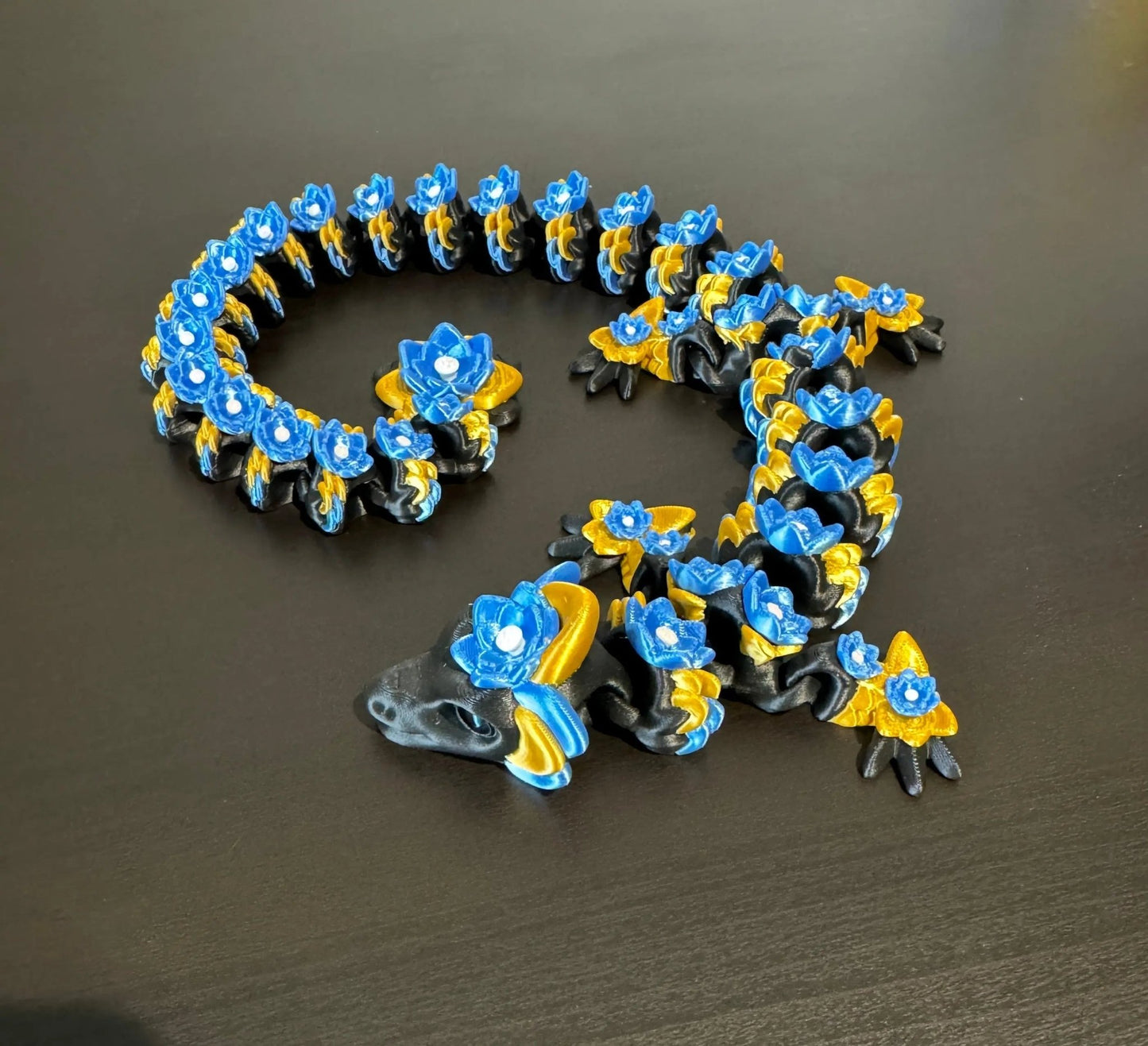 DRAGONIX - "Pentti" Fidget Lohikäärme 46cm/75cm Mn - PRINT NORDICA