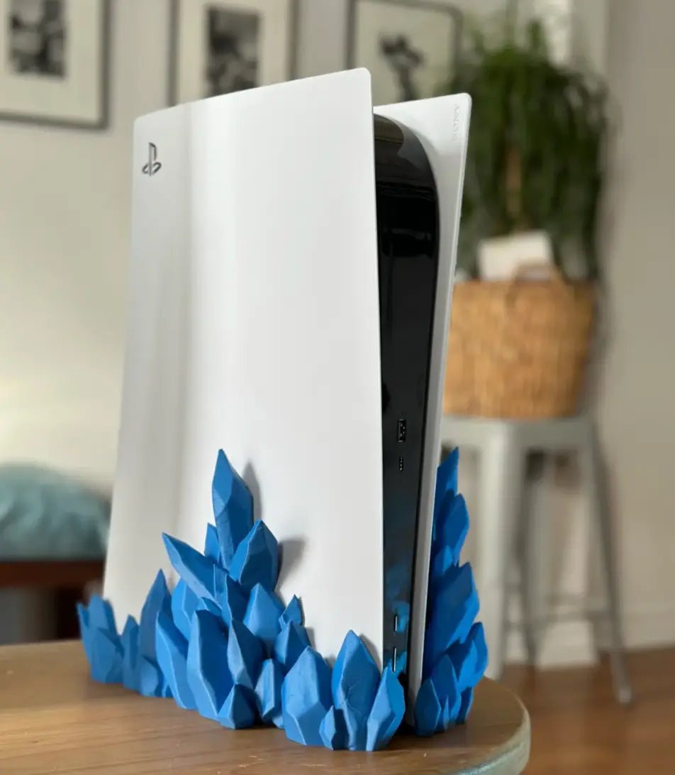 Playstation 5 pystyteline, kristalli - PRINT NORDICA