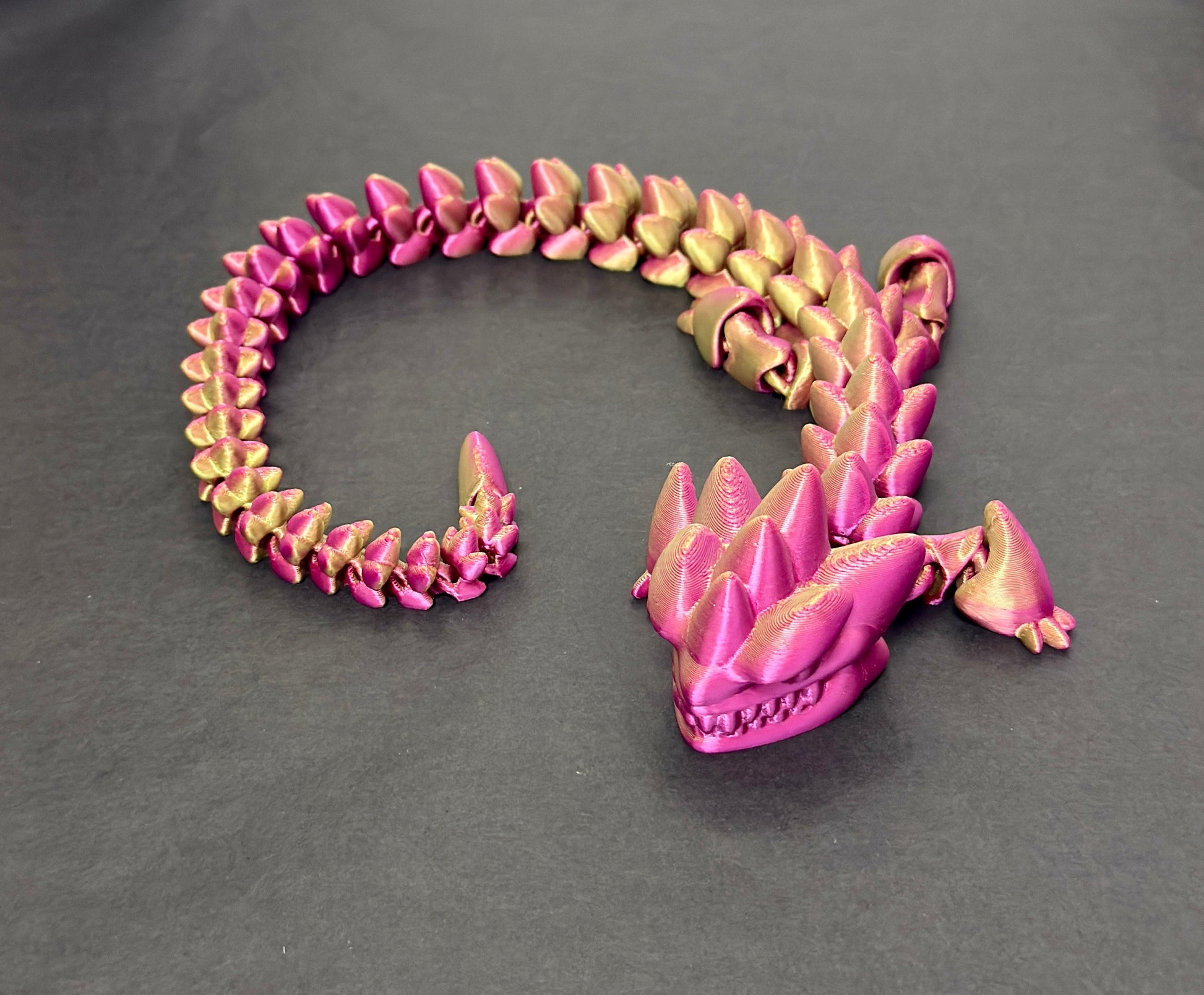 3D-Tulostettu DRAGONIX - Pitkä "Kalevi" Fidget Lohikäärme PRINT NORDICA OY