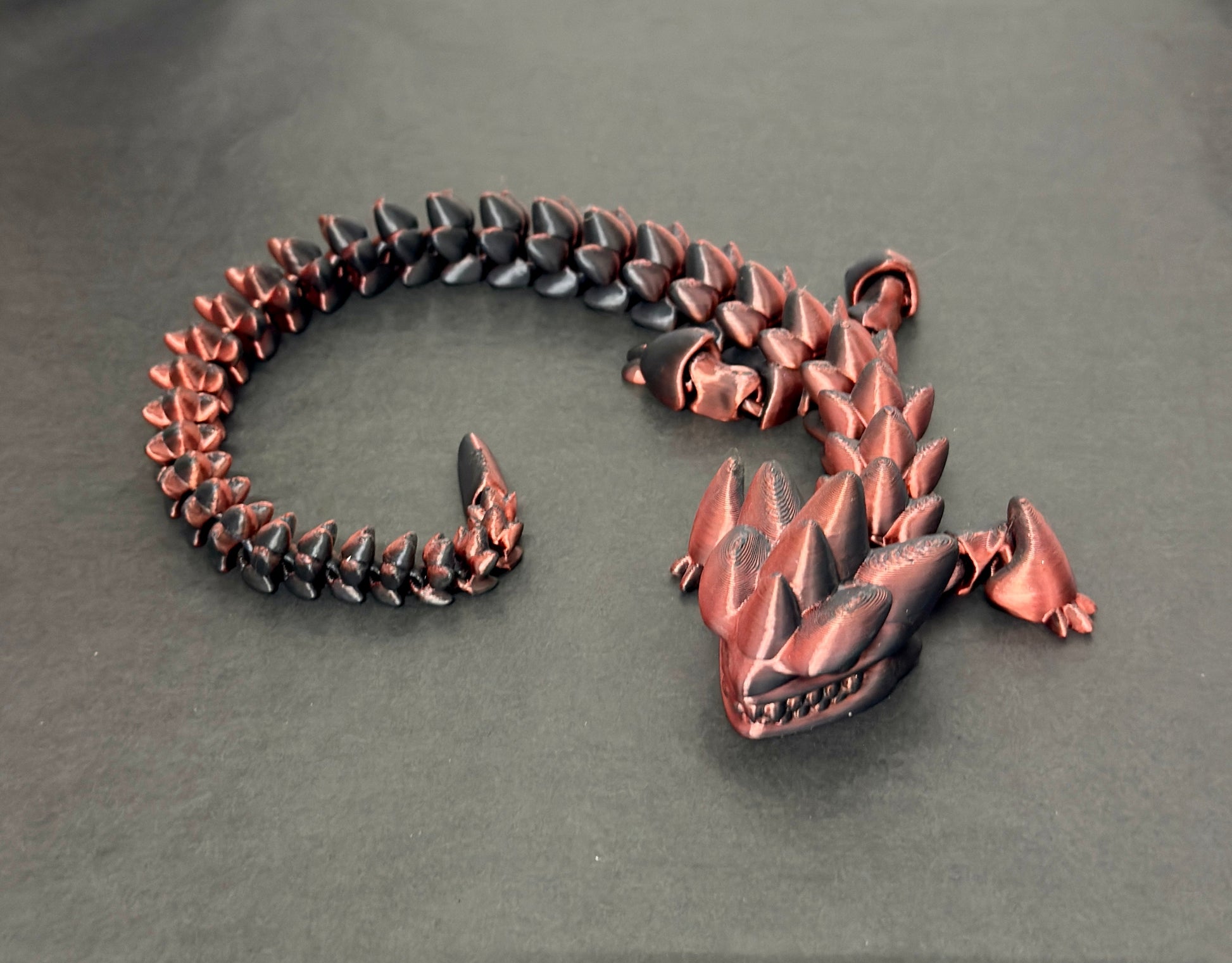 3D-Tulostettu DRAGONIX - Pitkä "Kalevi" Fidget Lohikäärme PRINT NORDICA OY