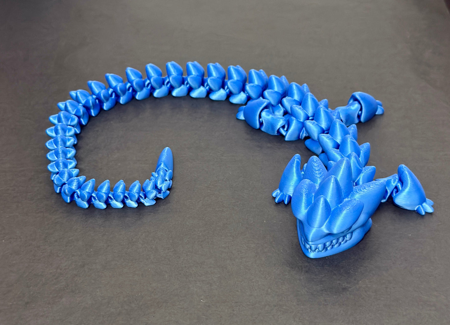 3D-Tulostettu DRAGONIX - Pitkä "Kalevi" Fidget Lohikäärme PRINT NORDICA OY