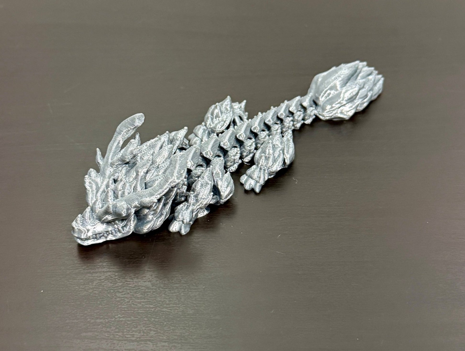 3D - Tulostettu DRAGONIX - "Artsi" Fidget lohikäärme 15/19/25cm (metallihohto) - PRINT NORDICA