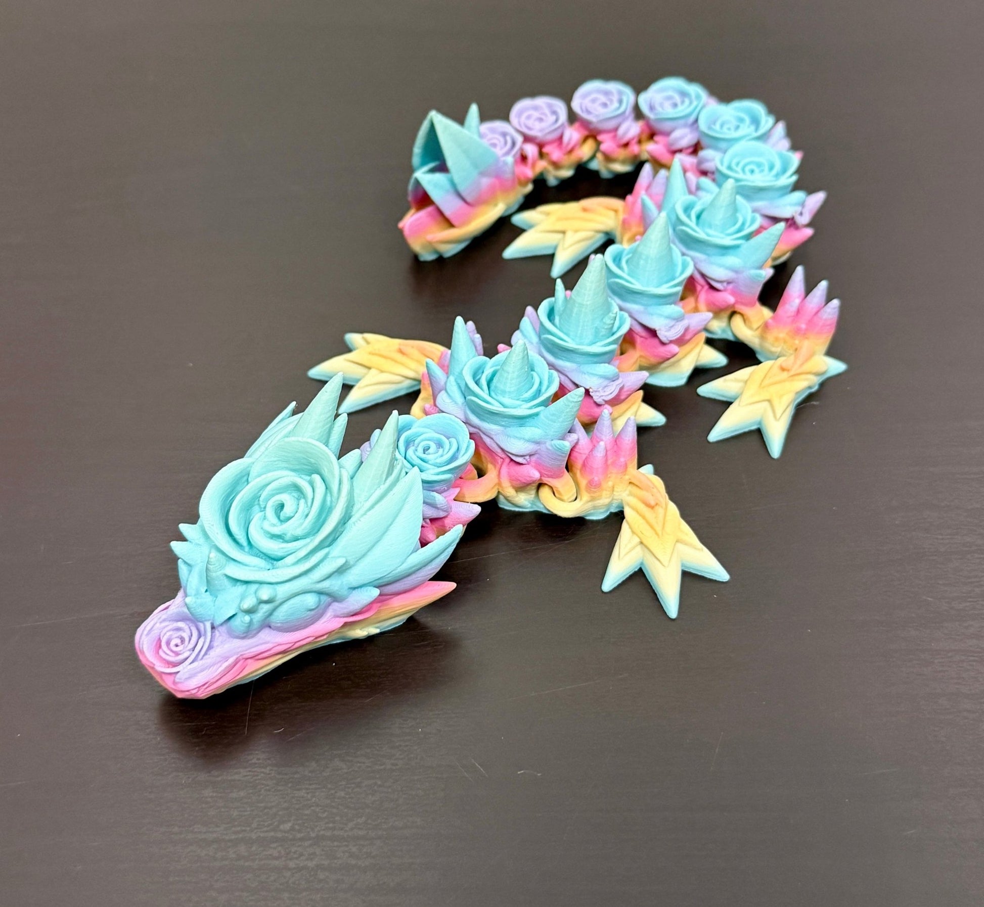 3D - Tulostettu DRAGONIX - Fidget Ruusulohikäärme 35 cm - PRINT NORDICA