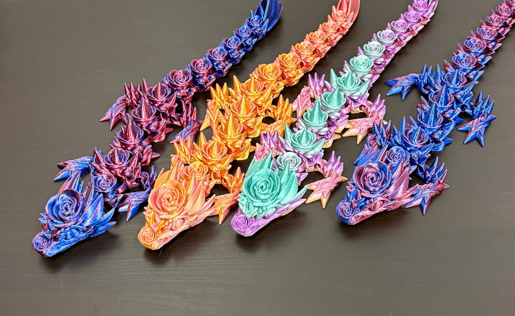 3D - Tulostettu DRAGONIX - Fidget Ruusulohikäärme 35 cm - PRINT NORDICA