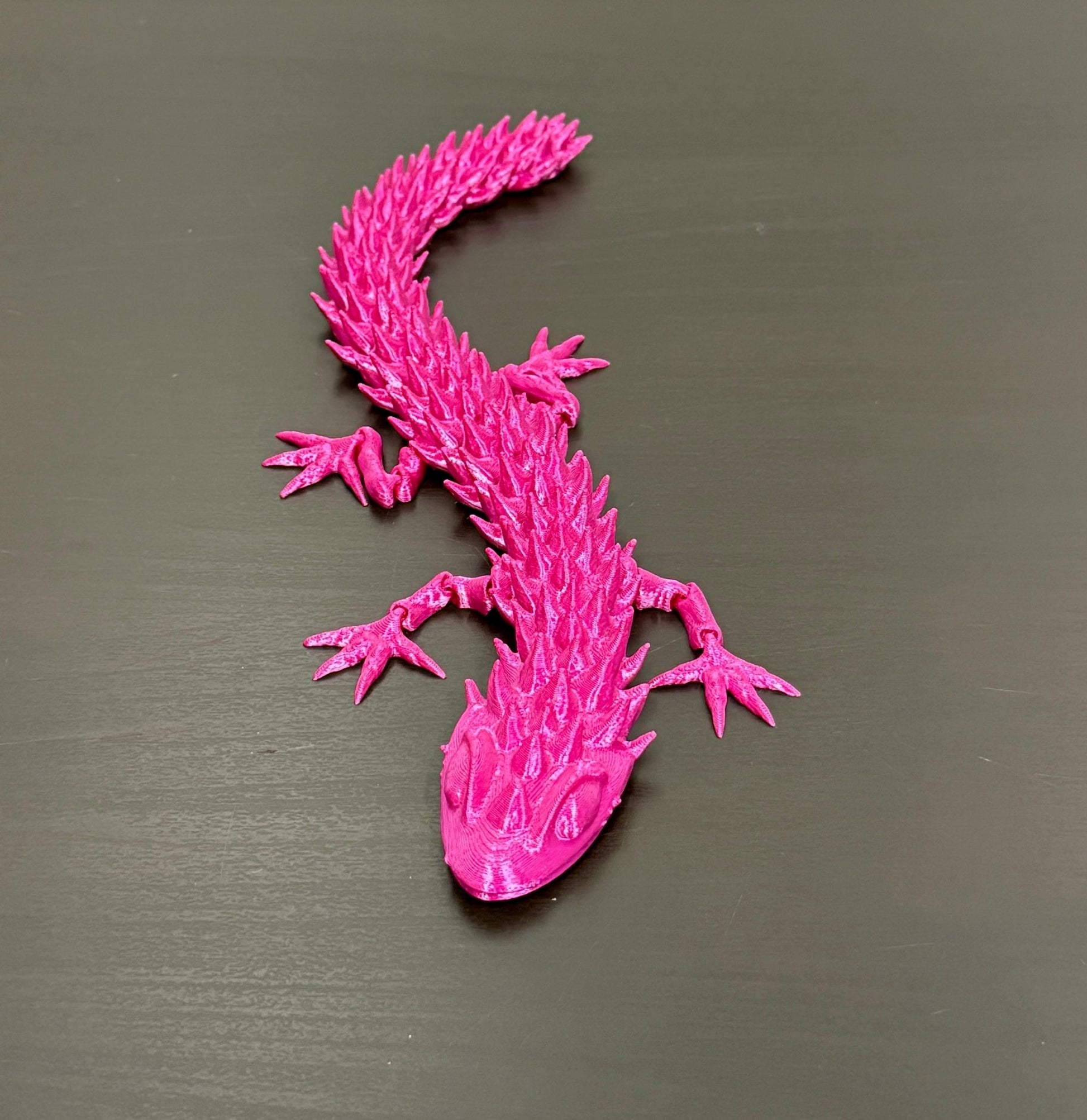 3D - Tulostettu DRAGONIX - "Pasi" Fidget Gekko 26 cm (metallihohto) - PRINT NORDICA