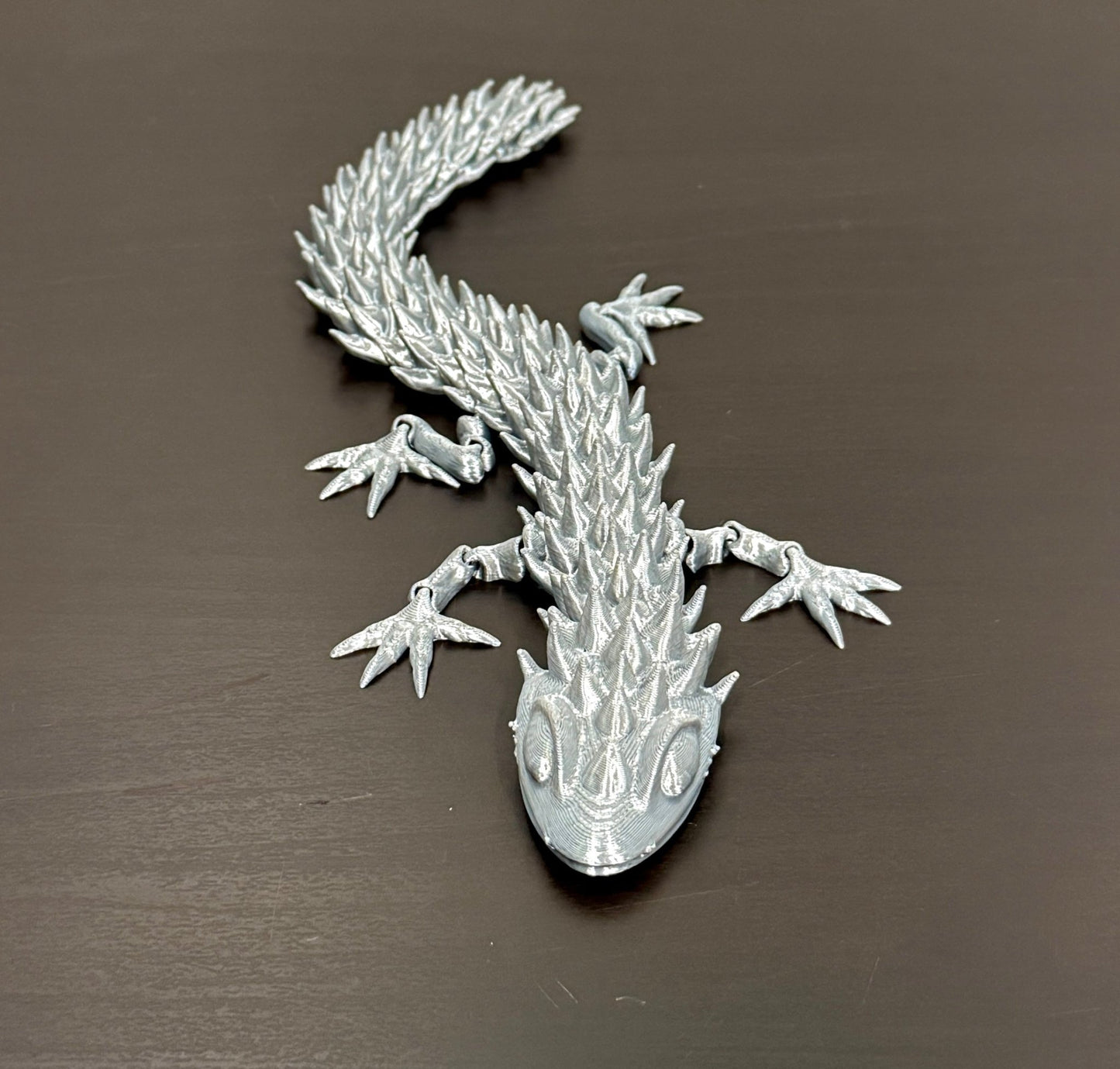 3D - Tulostettu DRAGONIX - "Pasi" Fidget Gekko 26 cm (metallihohto) - PRINT NORDICA
