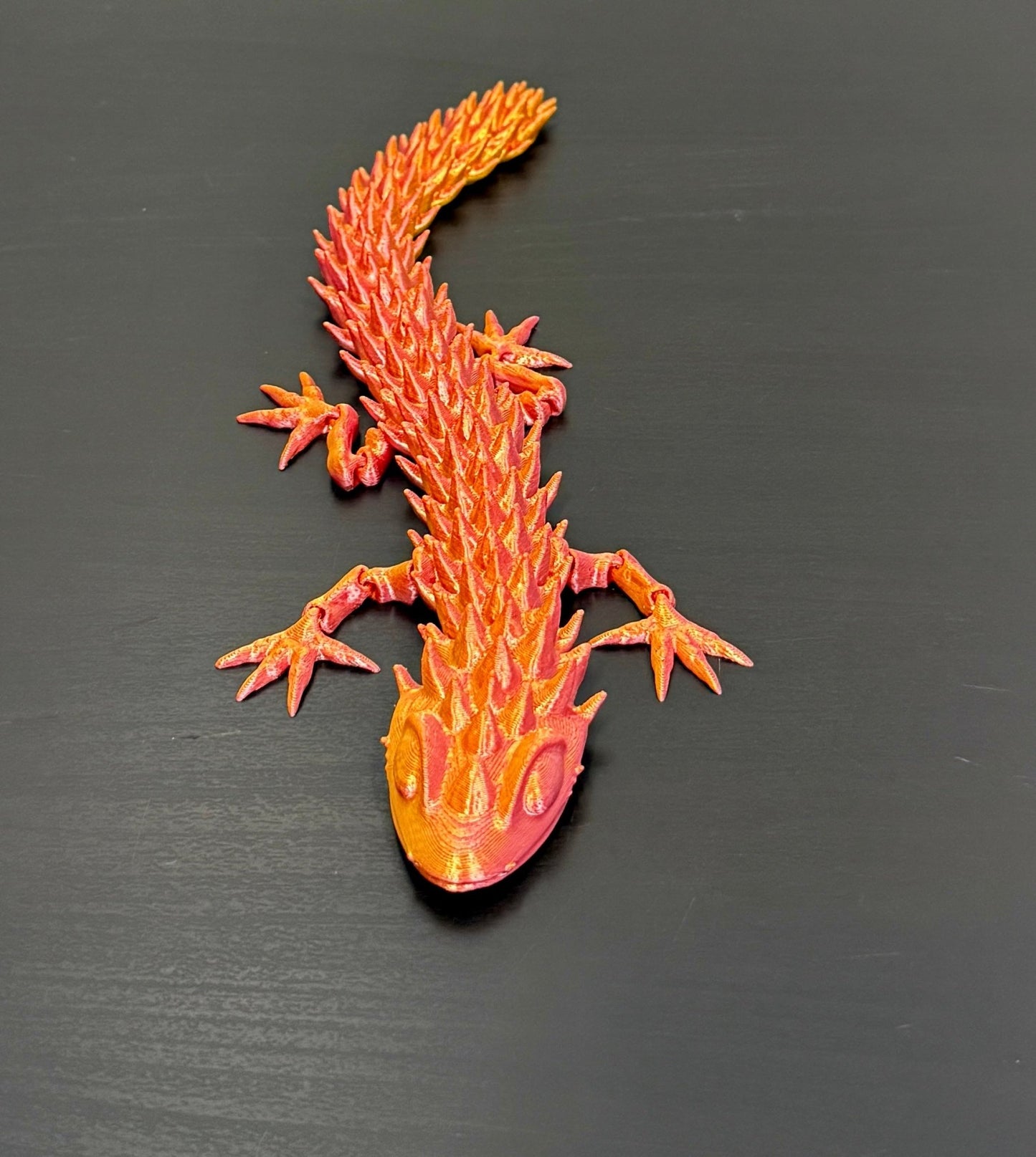 3D - Tulostettu DRAGONIX - "Pasi" Fidget Gekko 26 cm (metallihohto) - PRINT NORDICA