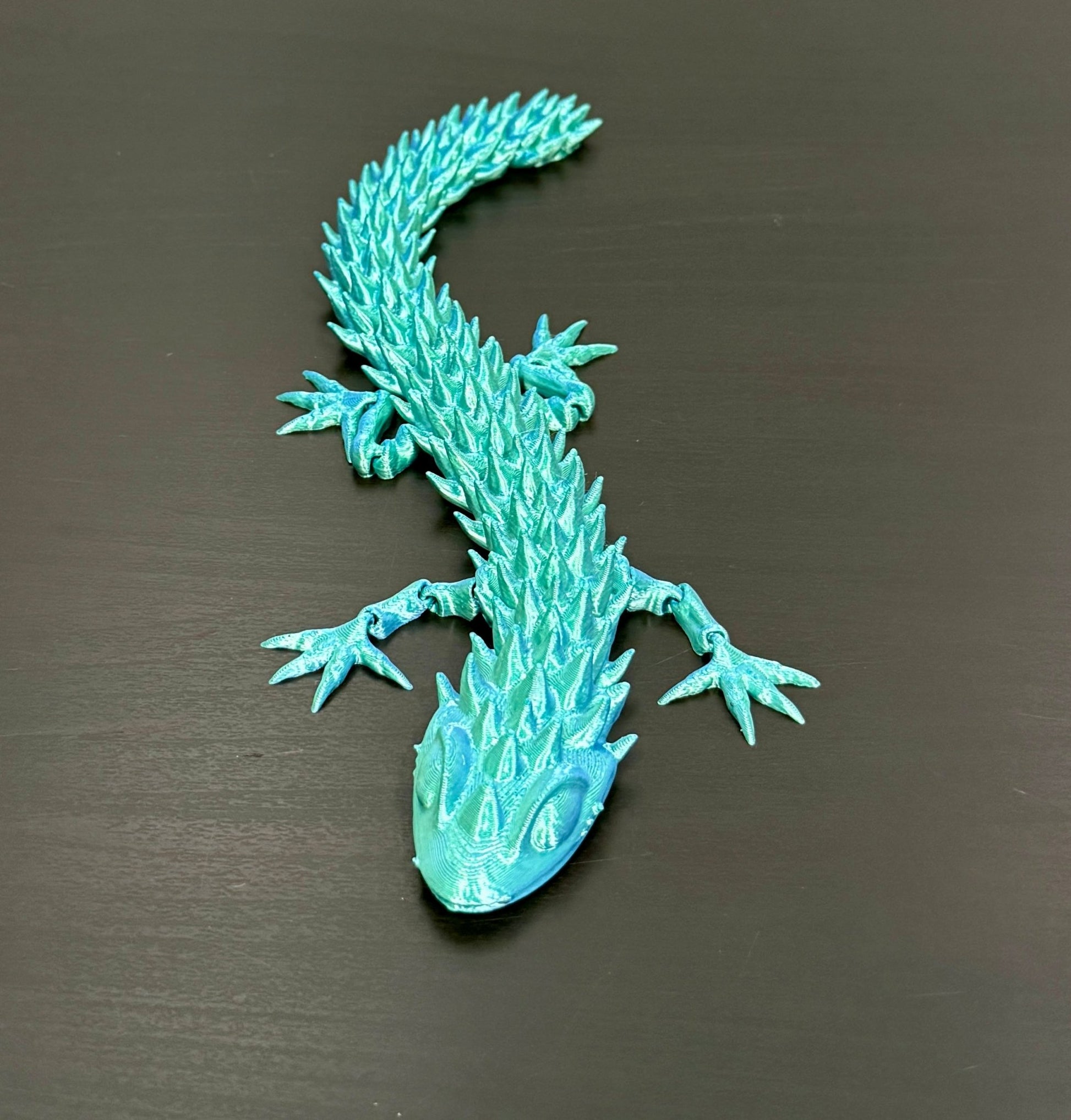 3D - Tulostettu DRAGONIX - "Pasi" Fidget Gekko 26 cm (metallihohto) - PRINT NORDICA