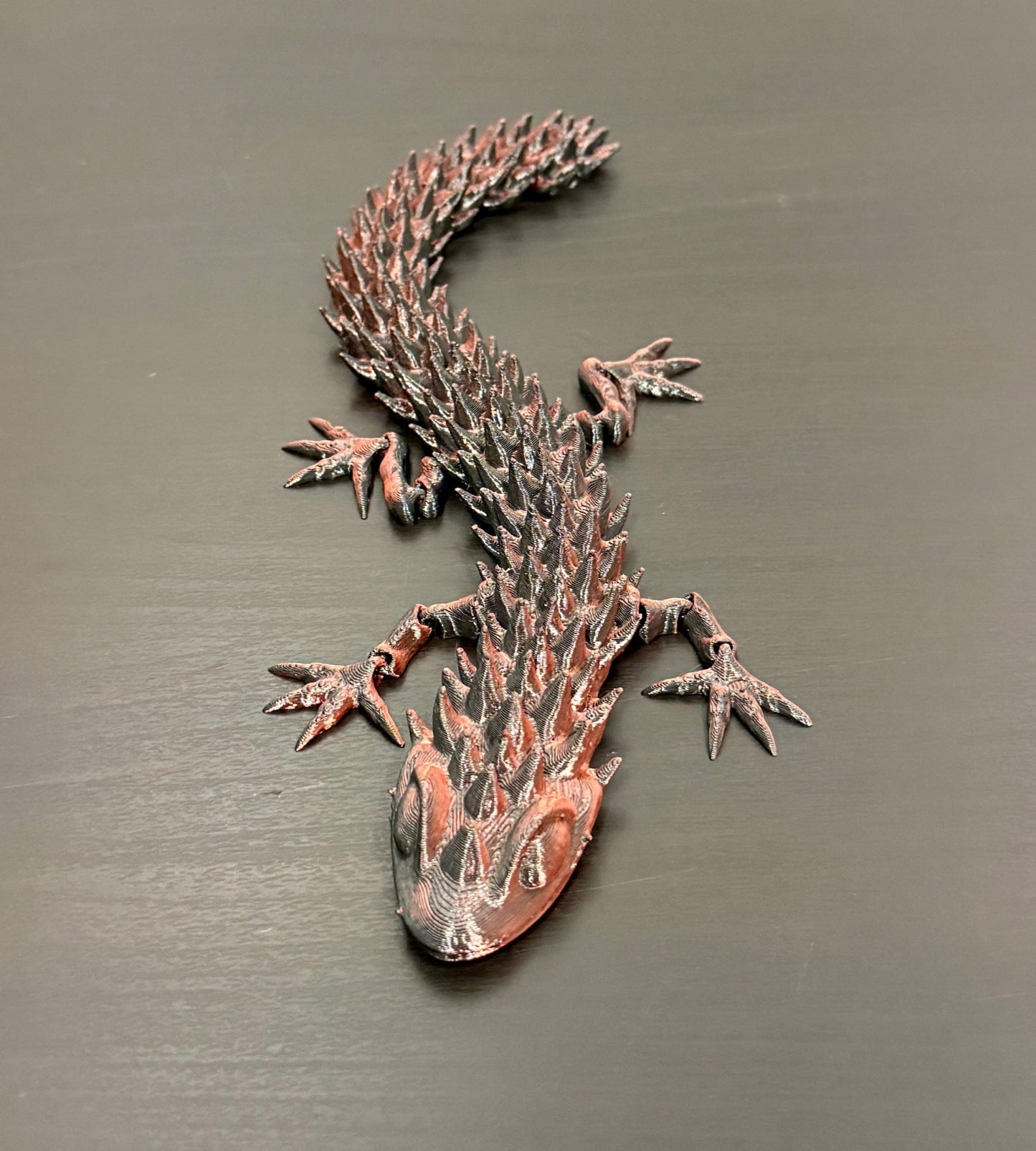 3D - Tulostettu DRAGONIX - "Pasi" Fidget Gekko 26 cm (metallihohto) - PRINT NORDICA