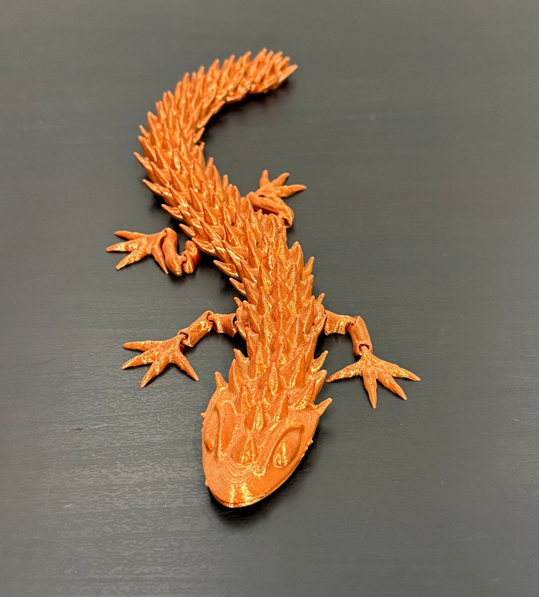 3D - Tulostettu DRAGONIX - "Pasi" Fidget Gekko 26 cm (metallihohto) - PRINT NORDICA