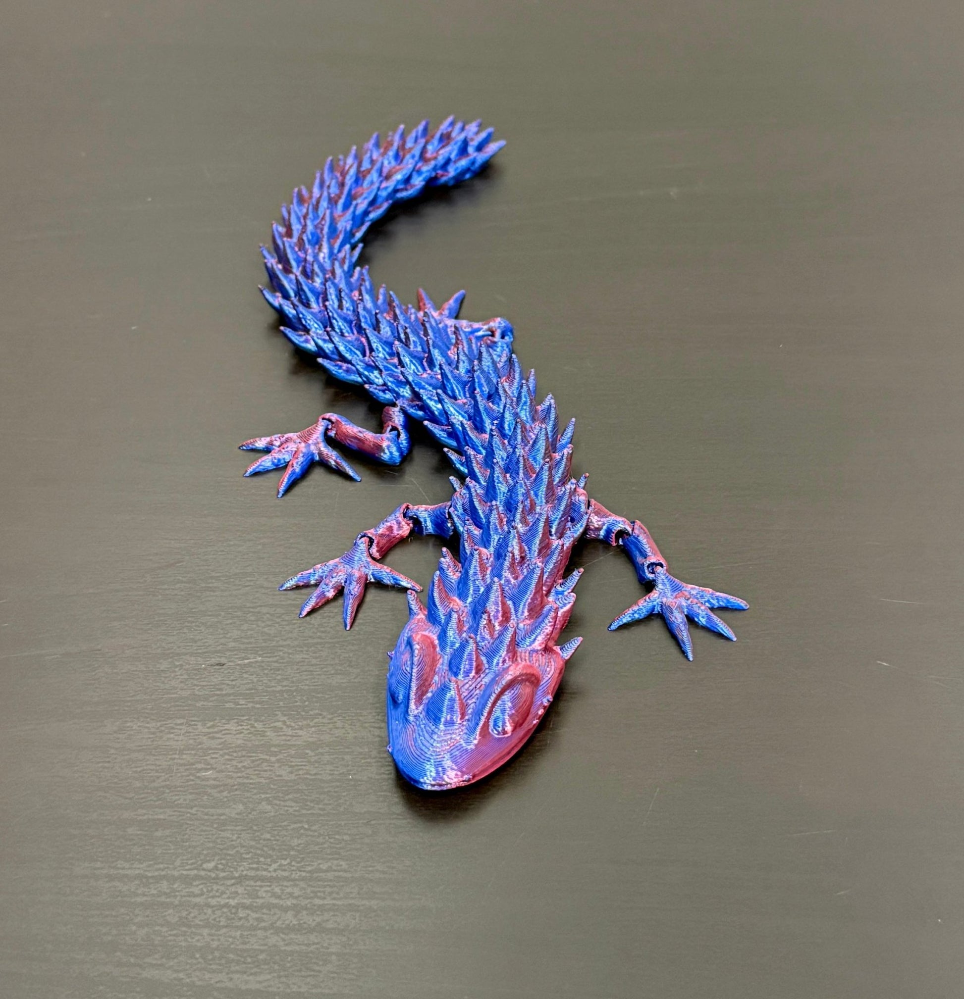 3D - Tulostettu DRAGONIX - "Pasi" Fidget Gekko 26 cm (metallihohto) - PRINT NORDICA