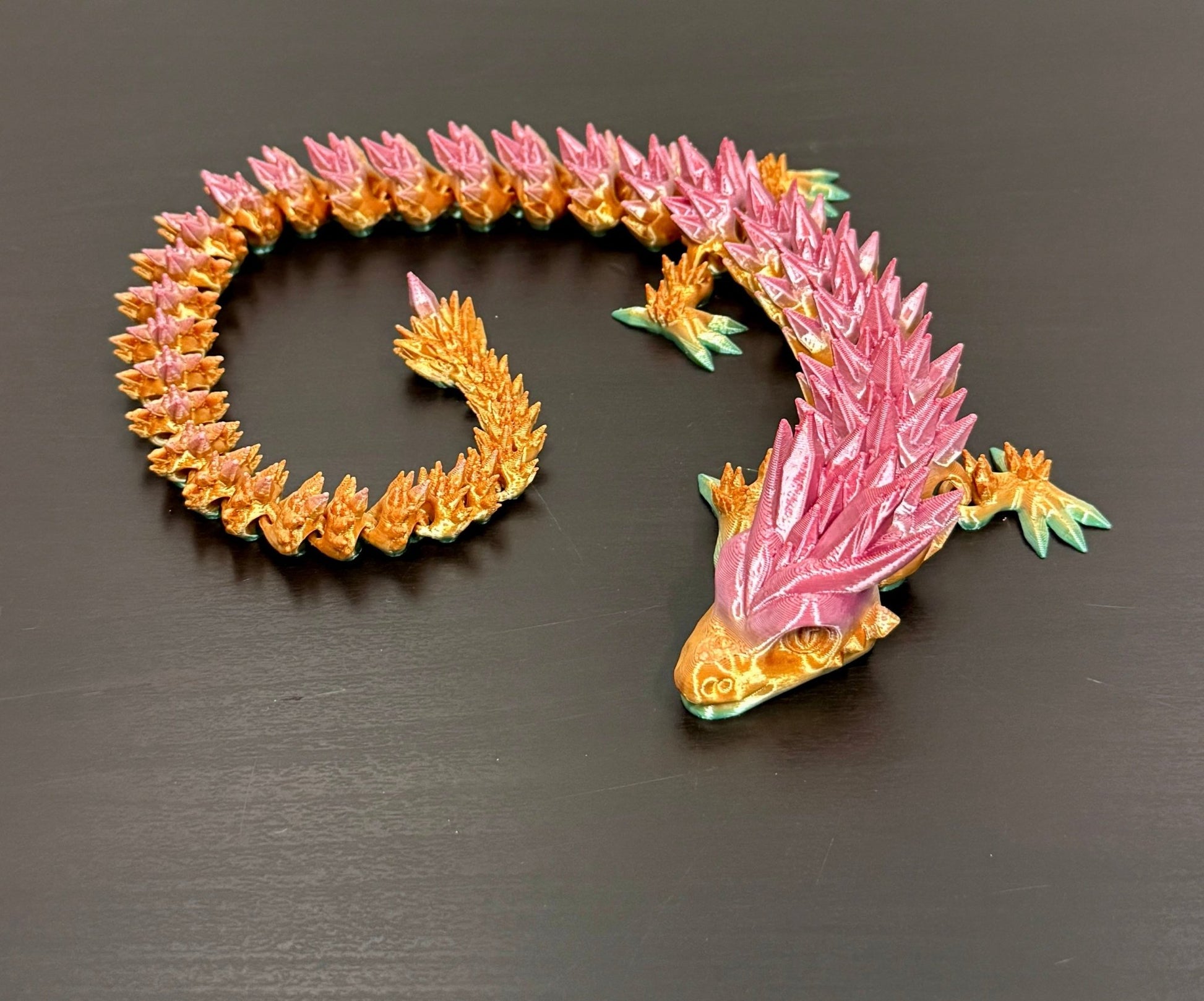 3D - Tulostettu DRAGONIX - "Pentti" Fidget Lohikäärme 46 cm ja 75 cm (metallihohto) - PRINT NORDICA