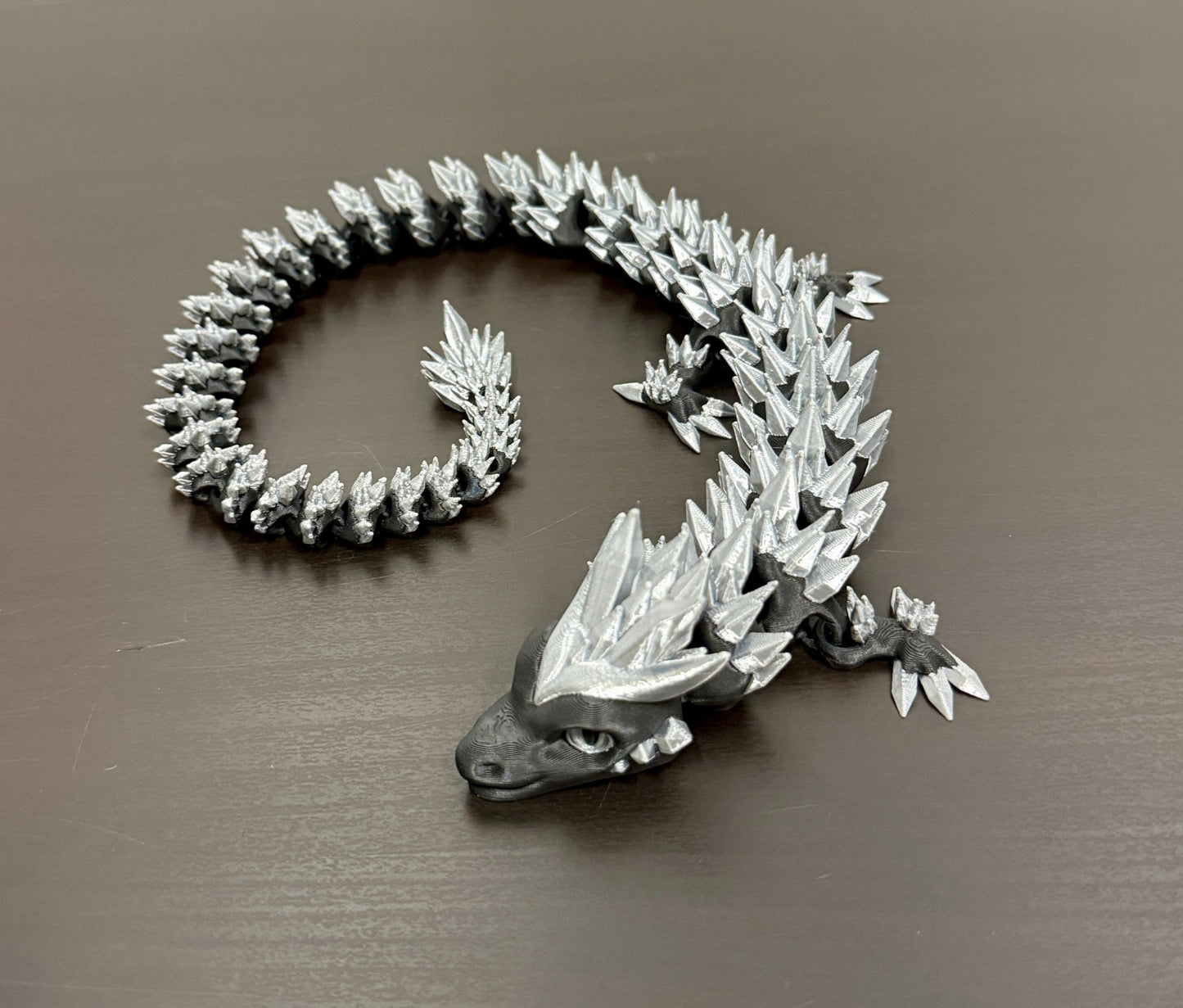 3D - Tulostettu DRAGONIX - "Pentti" Fidget Lohikäärme 46/75cm (kaksivärinen) - PRINT NORDICA