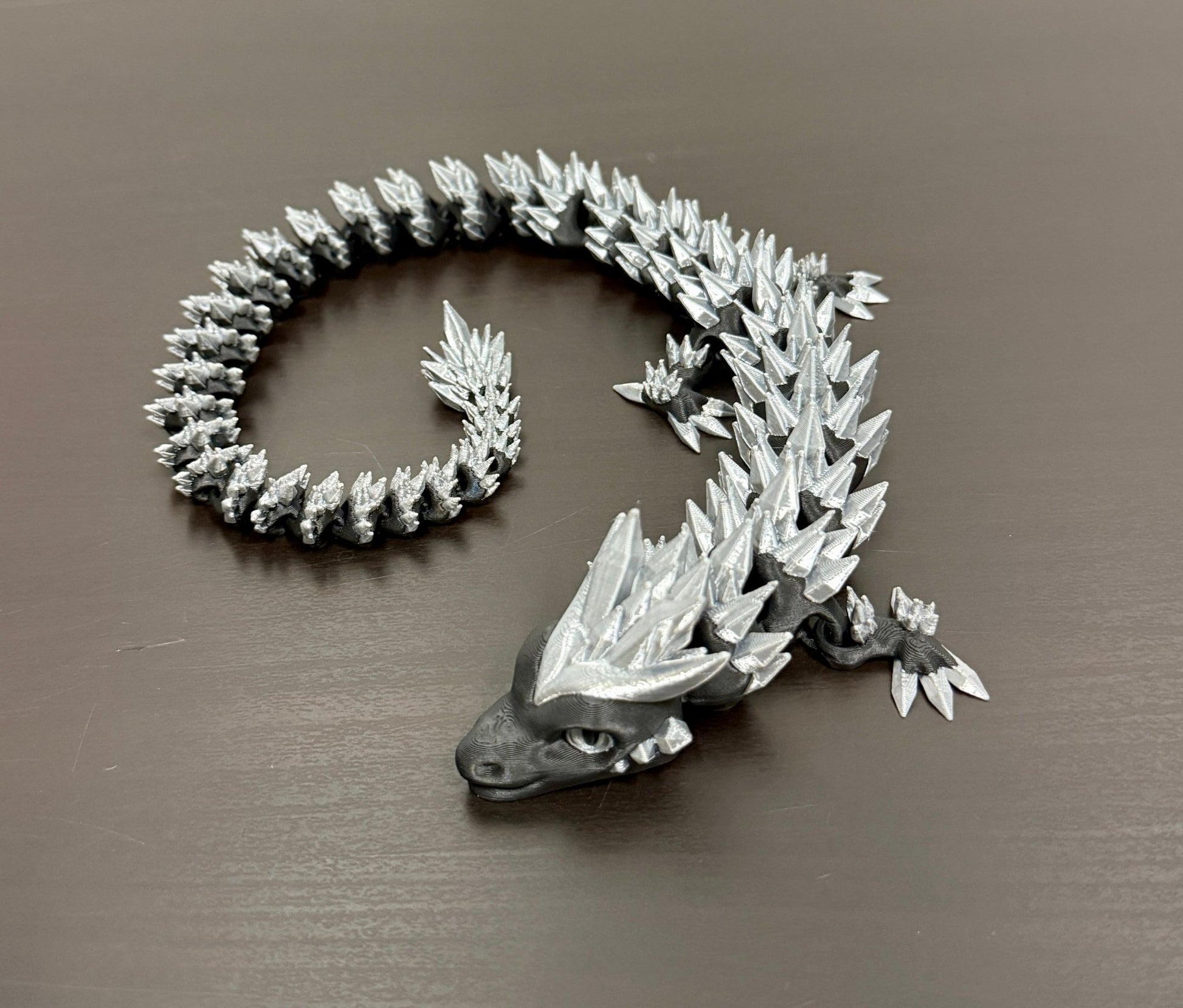 3D - Tulostettu DRAGONIX - "Pentti" Fidget Lohikäärme 46/75cm (kaksivärinen) - PRINT NORDICA