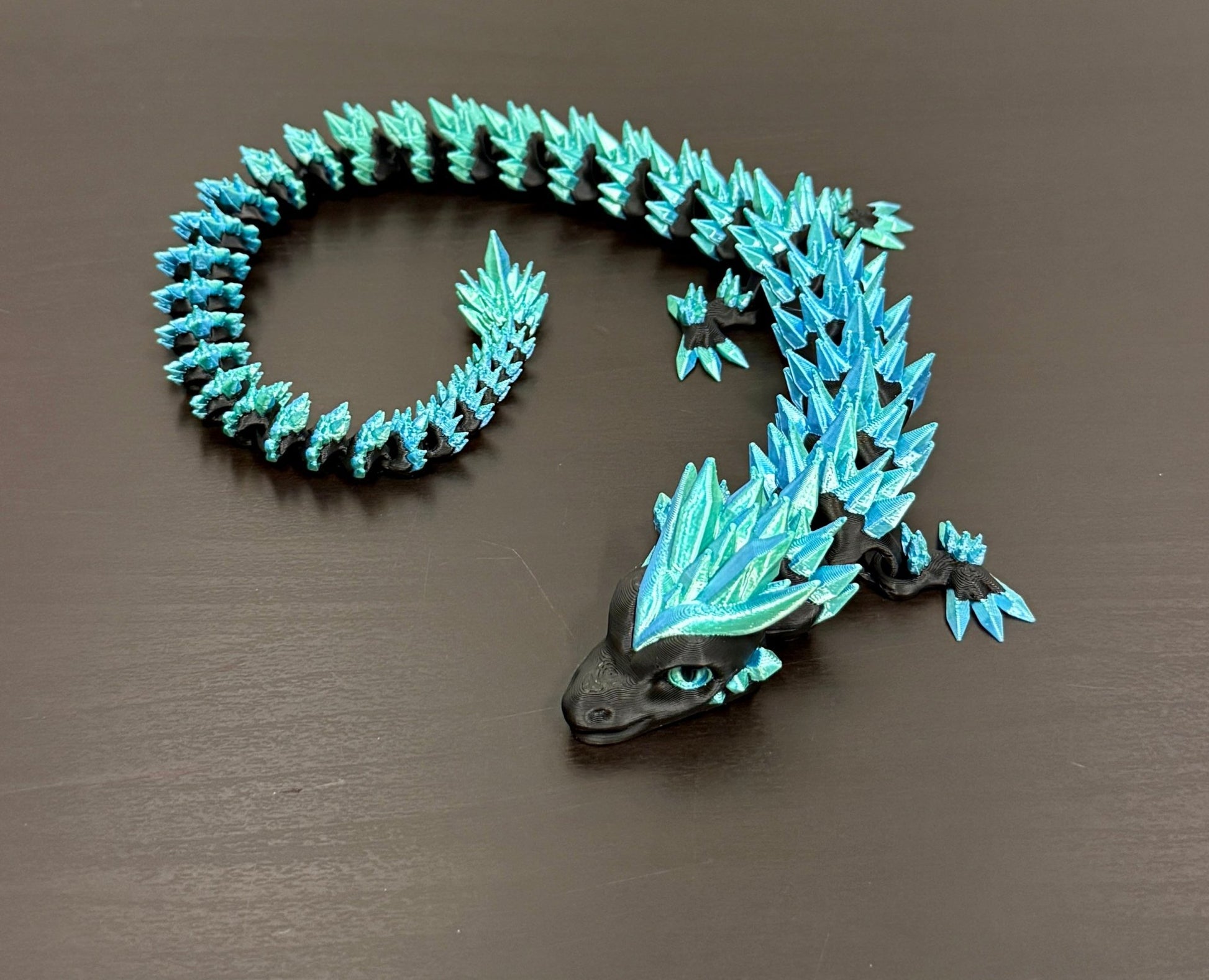 3D - Tulostettu DRAGONIX - "Pentti" Fidget Lohikäärme 46/75cm (kaksivärinen) - PRINT NORDICA