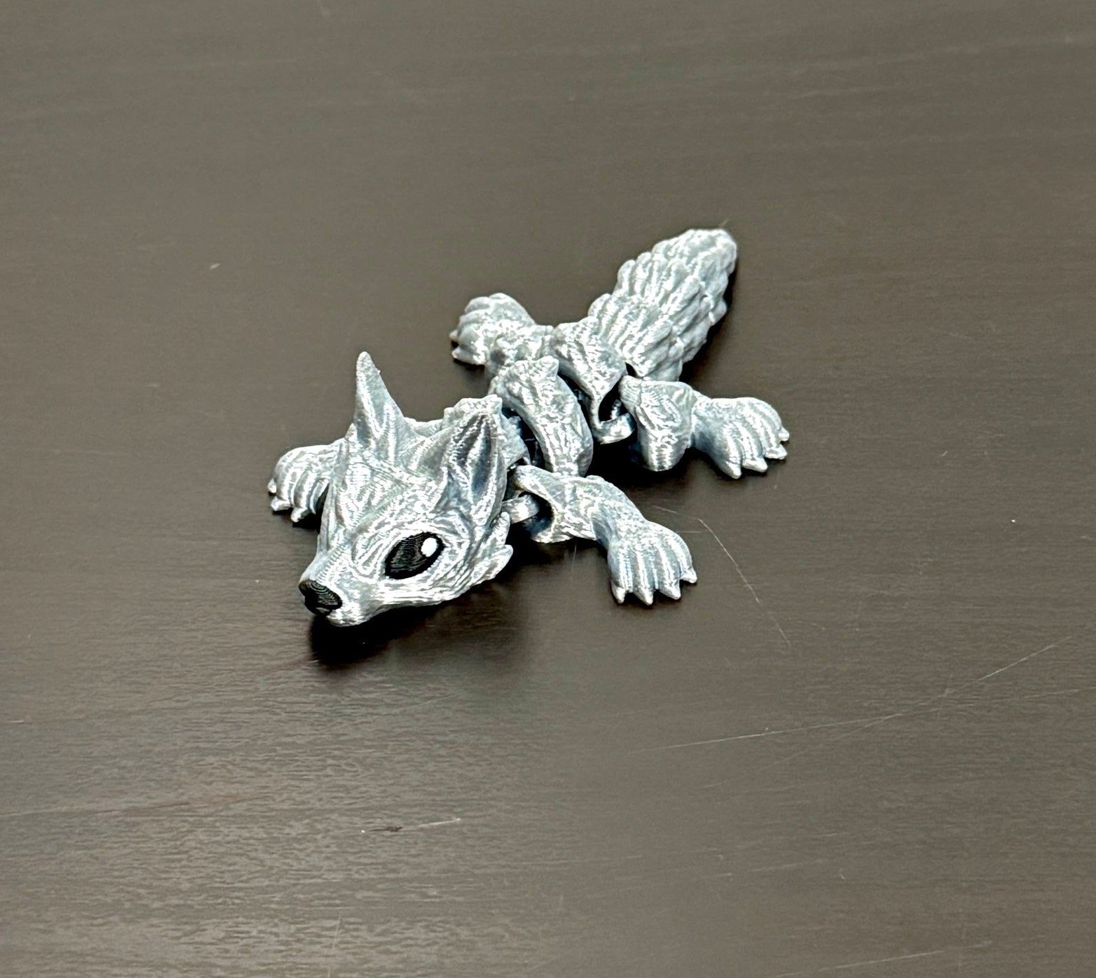 3D - Tulostettu DRAGONIX - "Urho" Fidget Susi 15 cm - PRINT NORDICA