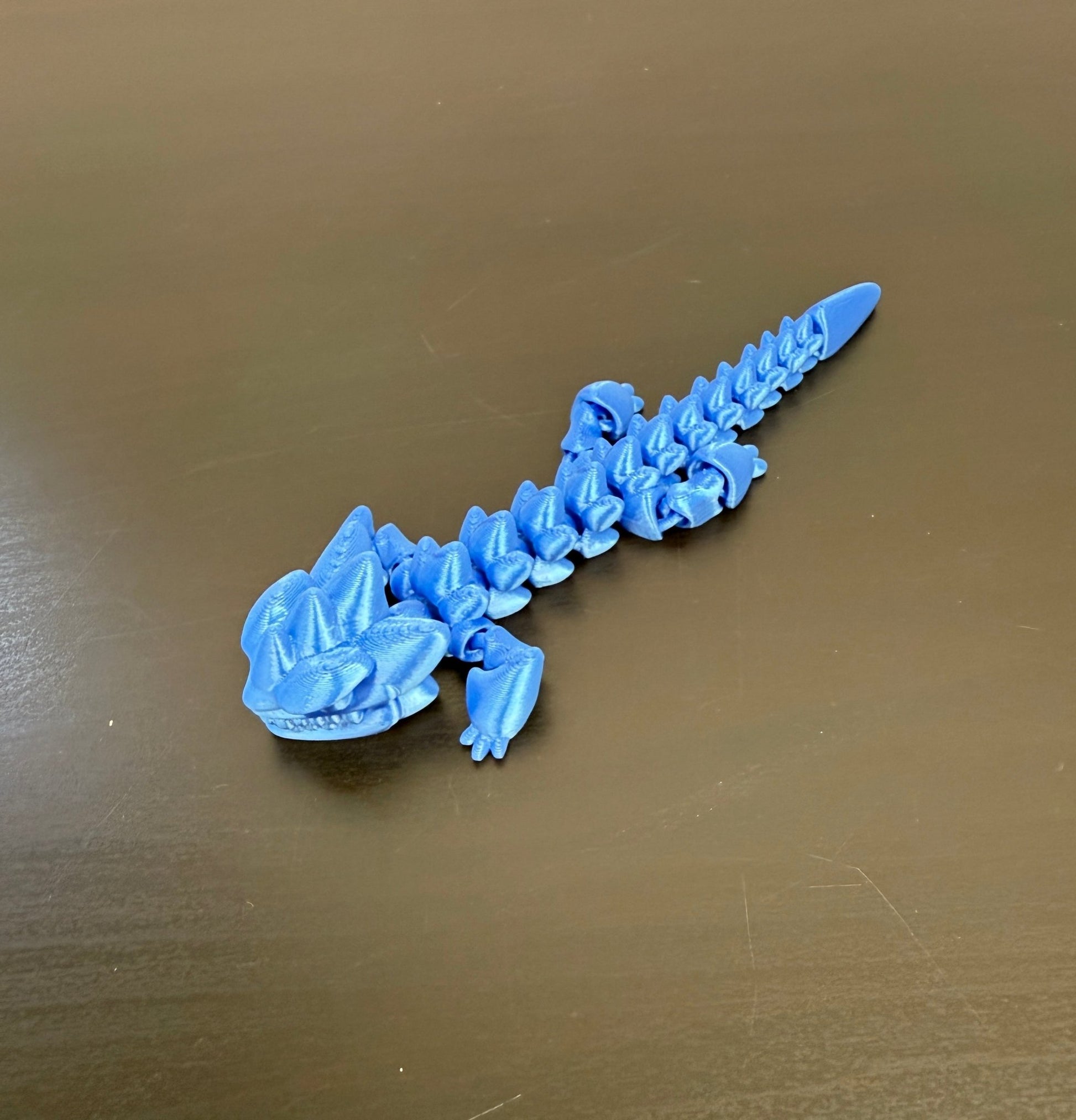 DRAGONIX - "Kalevi" Fidget lohikäärme 15/19/25cm - PRINT NORDICA