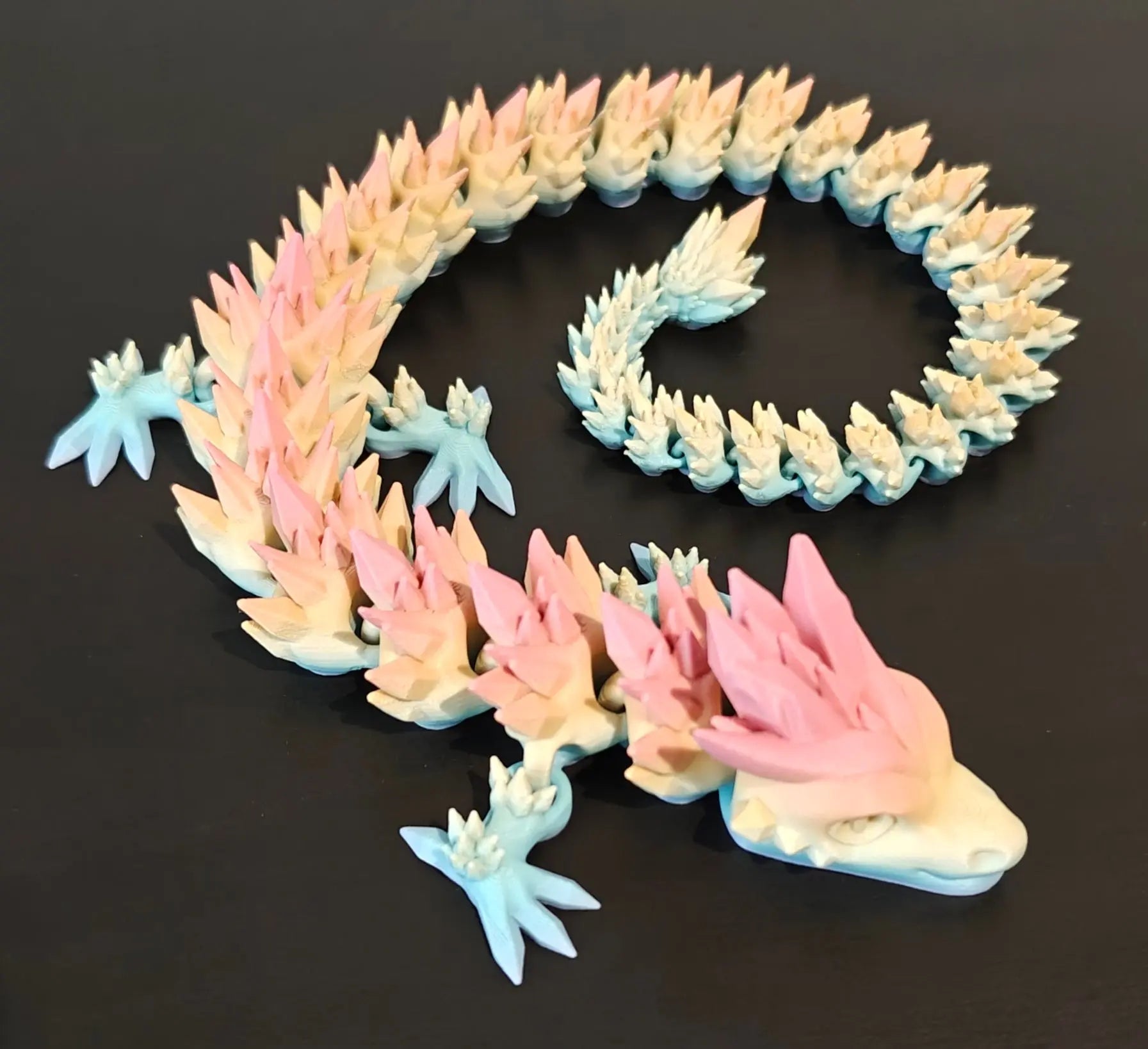 DRAGONIX - "Pentti" Fidget Lohikäärme 46 cm - PRINT NORDICA