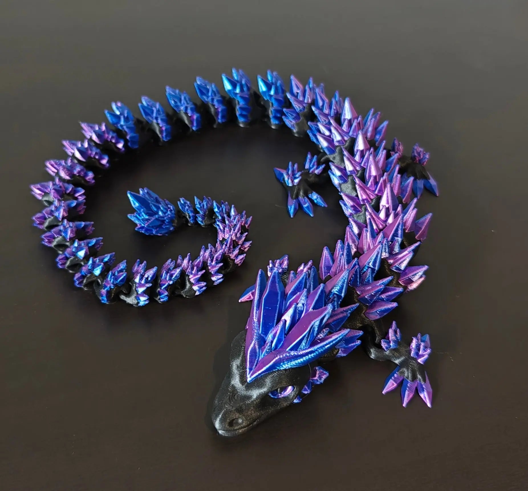 DRAGONIX - "Pentti" Fidget Lohikäärme 46/75cm (kaksivärinen) - PRINT NORDICA