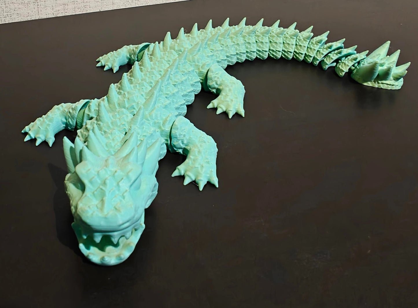 DRAGONIX - "Raimo" Fidget krokotiili 30 cm - PRINT NORDICA